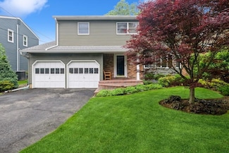 1581 Shirley Ct, Merrick, NY 11566