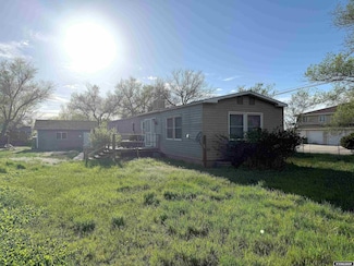 628 N 6th St, Douglas, WY 82633