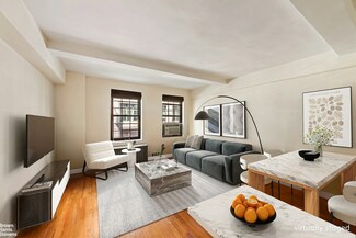 102 E 22nd St Unit 3B, New York, NY 10010