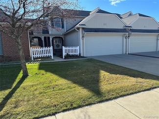 620 Shoreline Dr Unit 27, Fenton, MI 48430