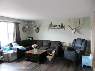 5 Bradford Ct, Glendive, MT 59330