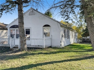 999 Sherwood Ct, Depew, NY 14043