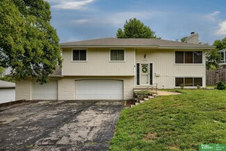 11662 Sunburst St, Omaha, NE 68164