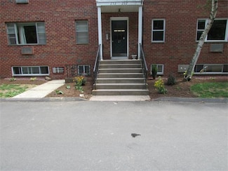 253 Regency Park Dr, Agawam, MA 01001