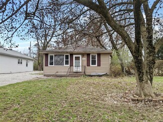 9122 Summit Dr, Fairview Heights, IL 62208