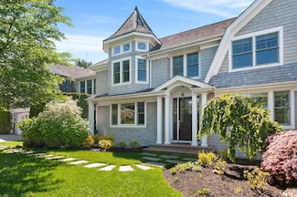124 Willow St, Southampton, NY 11968
