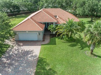 5853 Pine Ridge Cir, Vero Beach, FL 32967