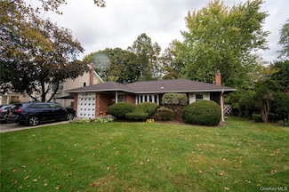 891 School Dr, North Baldwin, NY 11510