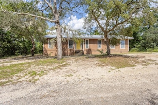 606 NE Storrs Ave, Carrabelle, FL 32322