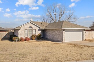 1904 Metlock Ln, Moore, OK 73160