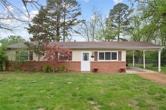 247 Ramsey Ln, Ballwin, MO 63021