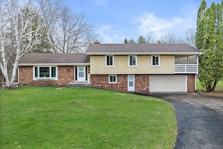 116 S Oakshire Dr, Oconomowoc, WI 53066