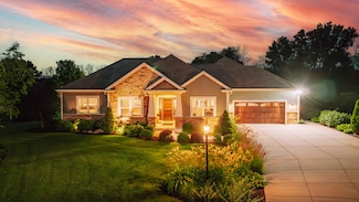 W229N4329 Baker Ct, Pewaukee, WI 53072