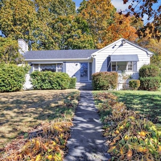 104 Sperry Dr, Guilford, CT 06437