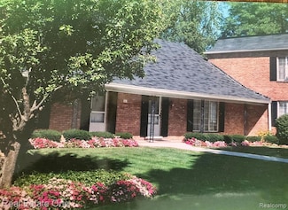 1750 Tiverton Rd Unit 28, Bloomfield Hills, MI 48304