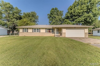 1511 Rader Dr, Lebanon, MO 65536