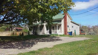 17 Ferry Rd, Crown Point, NY 12928