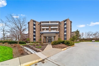 2112 Acacia Park Dr Unit 524, Cleveland, OH 44124