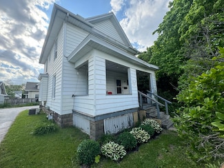 1309 S Main St, Bloomington, IL 61701