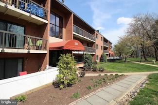 3232 S 28th St Unit 203, Alexandria, VA 22302