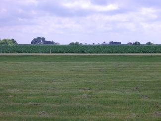 625/627 Effie Dr, Earlville, IL 60518