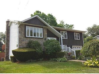31 Gaglione Ct, Cranston, RI 02921