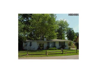 185 Cottage Cove Dr, Chippewa Lake, OH 44215