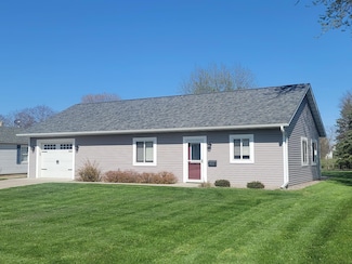 411 Bullis St, Kenyon, MN 55946