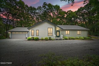 114 Blackbirch Ln, Hawley, PA 18428