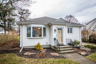 128 Thelma Ave, Somerset, MA 02726