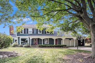 2104 Waterbury Dr SE, Grand Rapids, MI 49508
