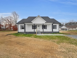 303 Cassie Dr, Lafayette, TN 37083
