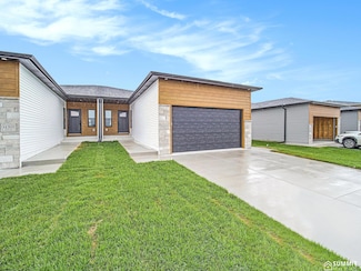 1120 Titan Dr, Hickman, NE 68372