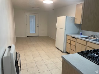 9577 Caledonia Cir, South Jordan, UT 84095