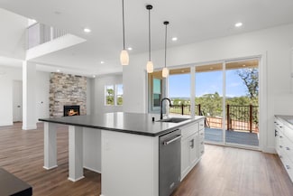 428 Canyon Creek Dr, Auburn, CA 95603