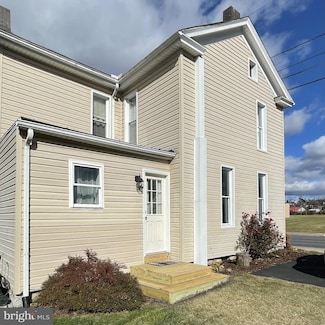 484 E Queen St, Strasburg, VA 22657
