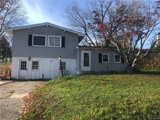23 Ridgeway Sites Ave, Oswego, NY 13126
