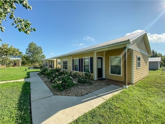 1102 W 16th St, Cameron, TX 76520