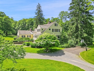 1 Twin Lakes Dr, Bedford, NY 10506