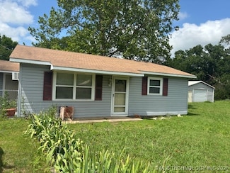 103 E Pine St, Marietta, OK 73448