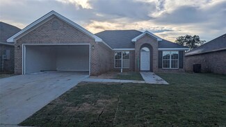 1900 Landing Place, Deatsville, AL 36022