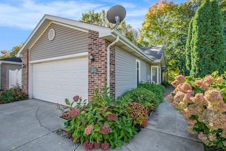 6 Victoria Cir, La Porte, IN 46350