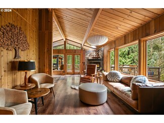 6023 SW Pendleton Ct, Portland, OR 97221