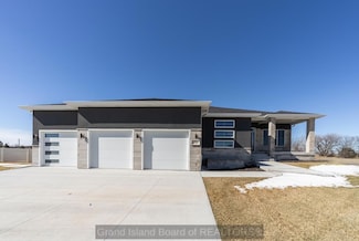 431 Ponderosa Dr, Grand Island, NE 68803