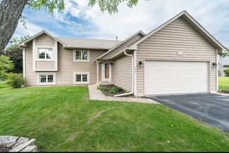 593 Middle Ln, Saint Paul, MN 55123