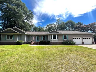 718 Durden Ct, Prattville, AL 36067