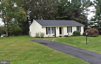4 Cedar Ln, Stewartstown, PA 17363