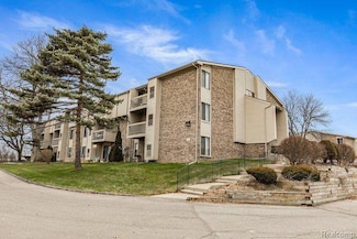 30475 W 14 Mile Rd Unit 80, Farmington Hills, MI 48334