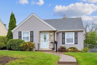 1224 Grotto St N, Saint Paul, MN 55117