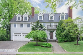 6 Hazen St, Pelham, NY 10803